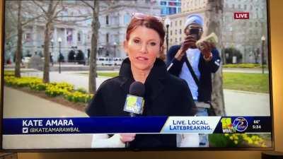 Guy interrupt live news to reveal money in his purse
