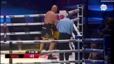 46 year old Anderson Silva knocks out Tito Ortiz in the first round