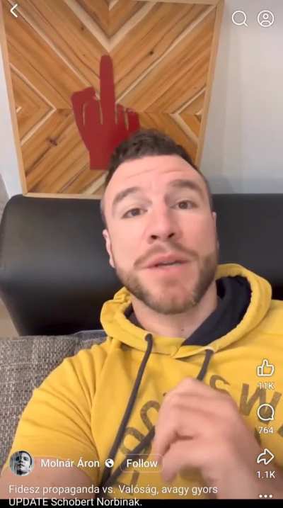 @molnar_aron_hivatalos reagált a gumigerincű Schobert Norbi propaganda-videójára