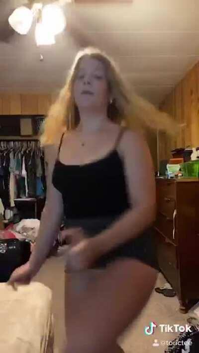 Toricte her OF has a lot of content and she’s barely 18