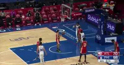 [Highlight] Thybulle taps in the lob, and Kris Dunn takes exception to the attemped high five (and is later assessed a technical)