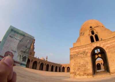 مسجد أحمد بن طولون الموجود على العملة الورقية المصرية فئة 5 جنيه