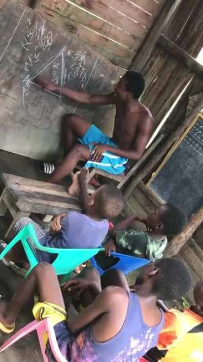 Soyez concentrés en cours ou bien vous allez rater des choses