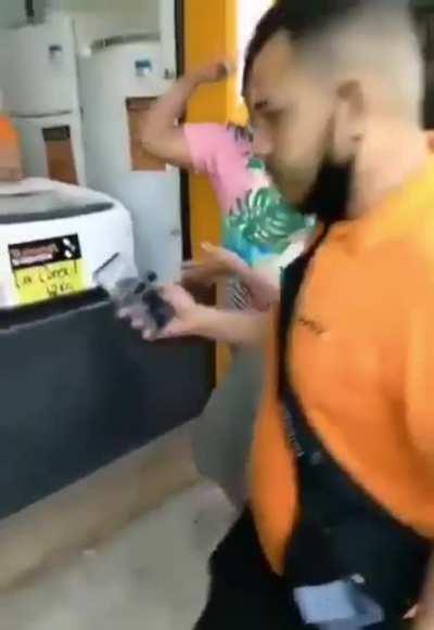 Você quer eu, ou ela?