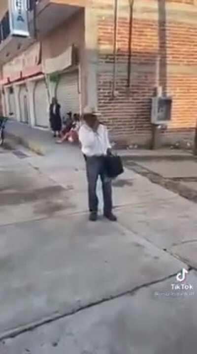 tan desviando el tema😡