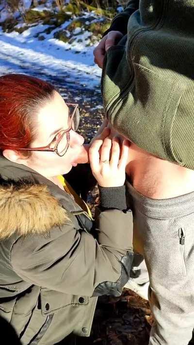Outdoor blowjob, not even the cold stop us 😜🤤