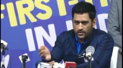 Dhoni giving credit to Oreo for the WC win. Context - Dhoni came live at 2PM IST for an ad