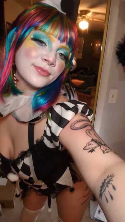 The night is dark and full of clowns. (@kinkeeklown) [Onlyfans]