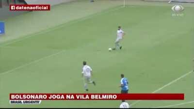 Brasil na beira do colapso em vagas de uti / enfermagem e o cidadão de histórico de atleta batendo uma pelada em horário comercial.