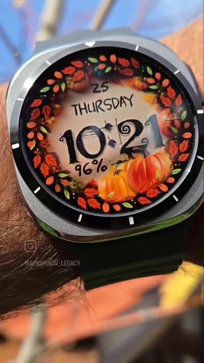 AUTUMN watch face available on Facer