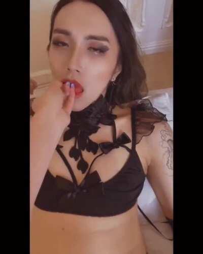 Emily Yunicorn needs your hand