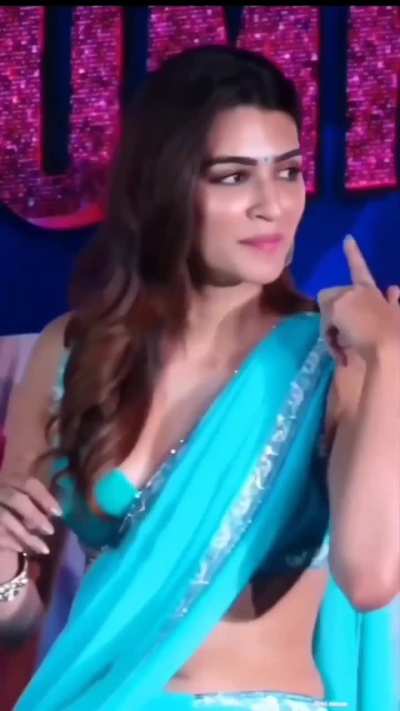 Kriti sanon super hot in saree