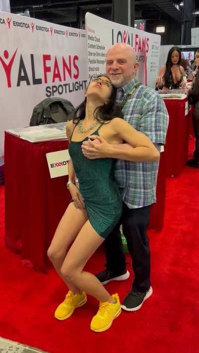 Alex Coal Behind The Scenes Cute Glasses Grabbing Groping Natural Pawg Public r/PornoBehindTheScenes Porn GIF by xzebx1