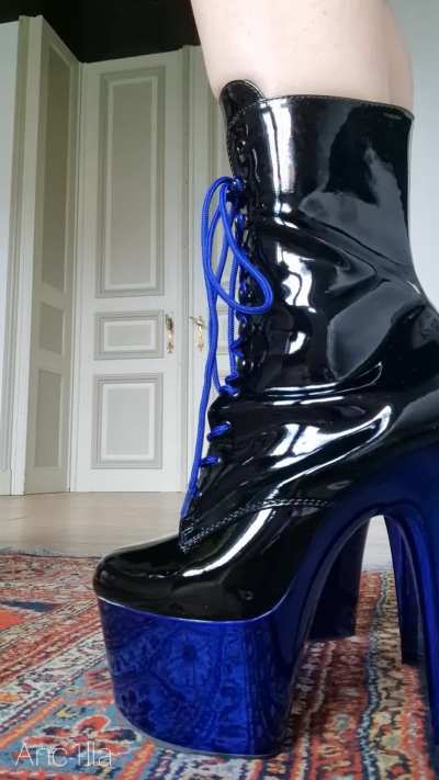 Metallic blue is so pretty