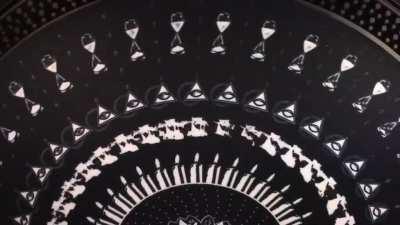 This zoetrope vinyl slipmat with images that sync with the camera and animate