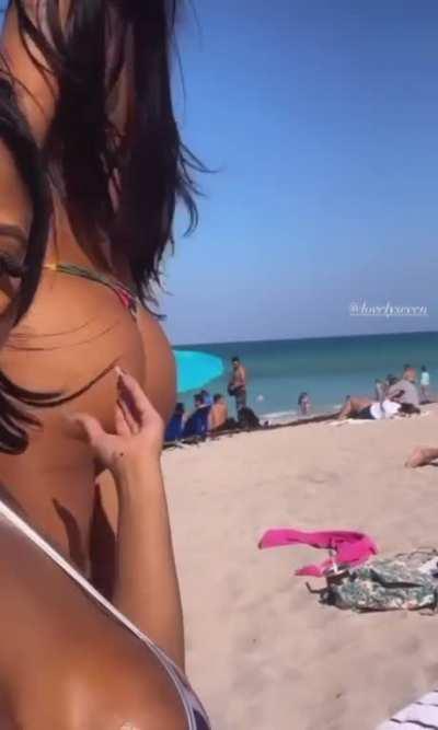 Seven showing ass in bikini