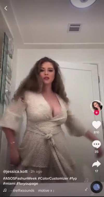 That's one hell of a dress part 2 @Jessica.kott