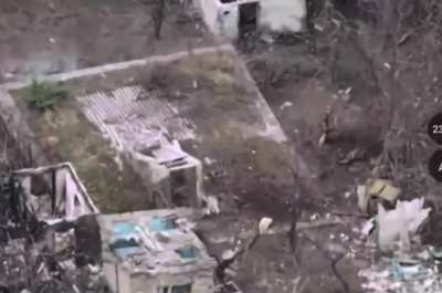 RU POV: Military operations in the Kurakhovo. 33rd Motorized Rifle Units attack UAF positions in the settlement of Ilyinka. Stormtroopers raise the Red Banner in the western part, confirming the control of the settlement. 47.895930, 37.306201.