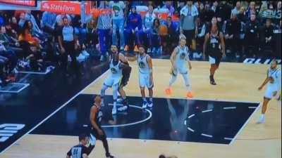 [Highlight] Kawhi knows its an offensive foul