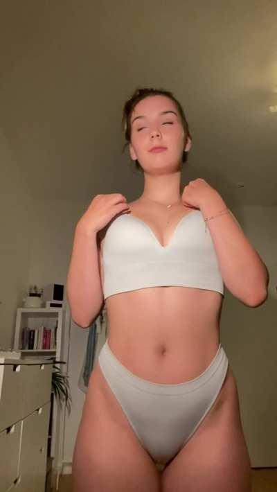 Hiii to the 5 guys who see me stripping half naked 😇