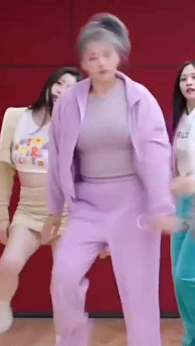 The sexiest Jeongyeon, so far..