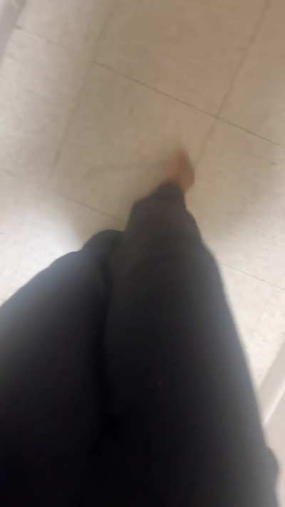 wanna come see me play with my pretty ass feet💋💋💋