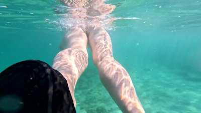 Showing my naked ass off to strangers at the beach