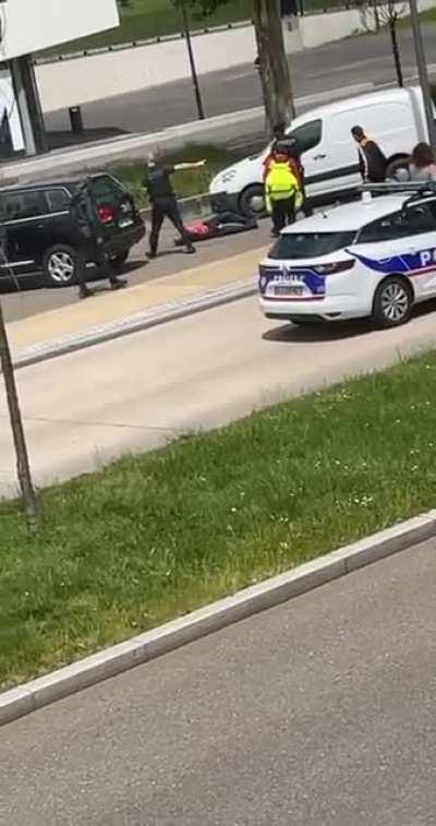 Man shot his wife in Madrid and then shoots himself as police arrive