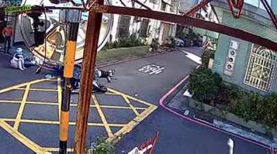 Triple crash on intersection.