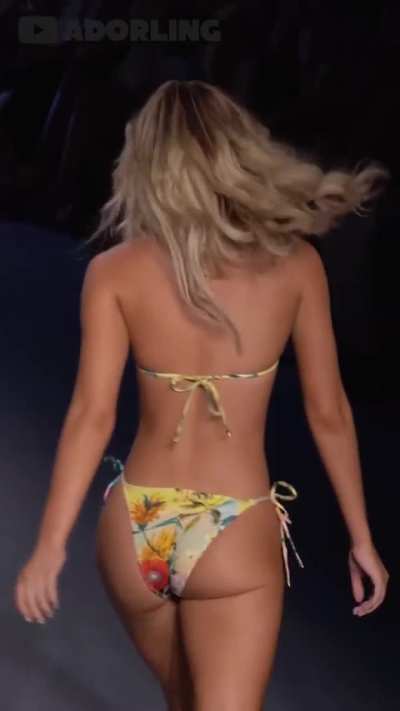 3 minutes of glorious booty jiggling from all 14 of her bikini runway walks