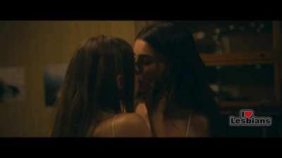 Kristine Froseth & Diana Silvers (Birds of Paradise)