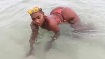 Jada Kingdom with that donk..