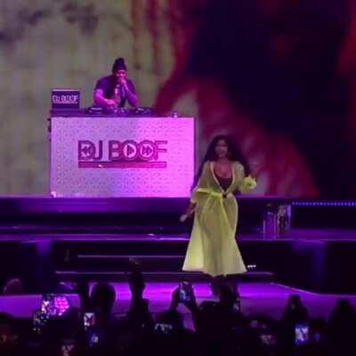 That walk! She’s so damn thick