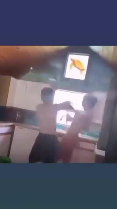 Beating the ender dragon with the bois 💪💪