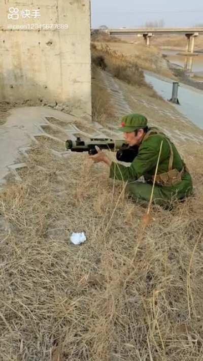 悄悄地进村，打枪地不要