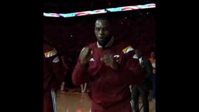 LeBron James screams to love LBP