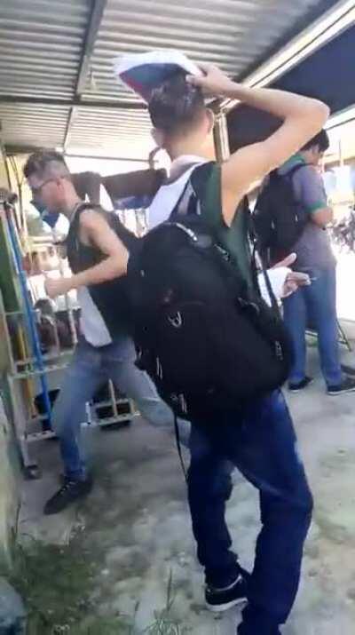 Muquinha tomando esculacho na época do elite