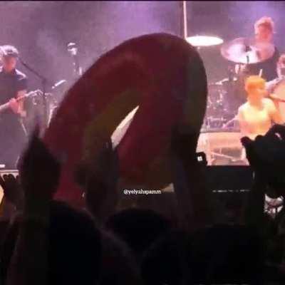 Such an underrated song.....