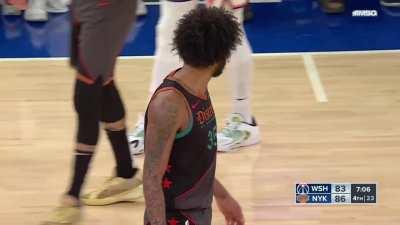 [Highlight] Marvin Bagley III is clearly fouled on a drive and all players stop, expecting a whistle that never comes. The ref blows a very late whistle, then recants and gives the Knicks possession again.