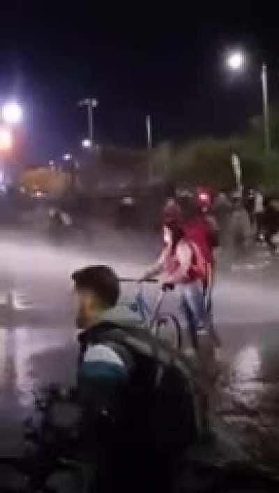 Less play statue statue