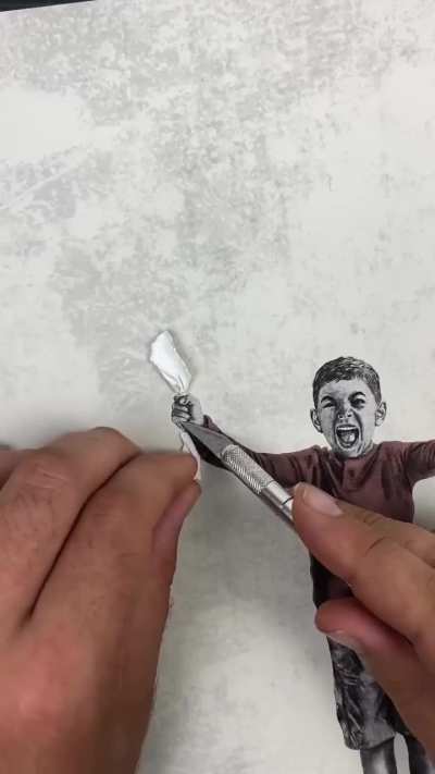 When an artist goes beyond the frame .