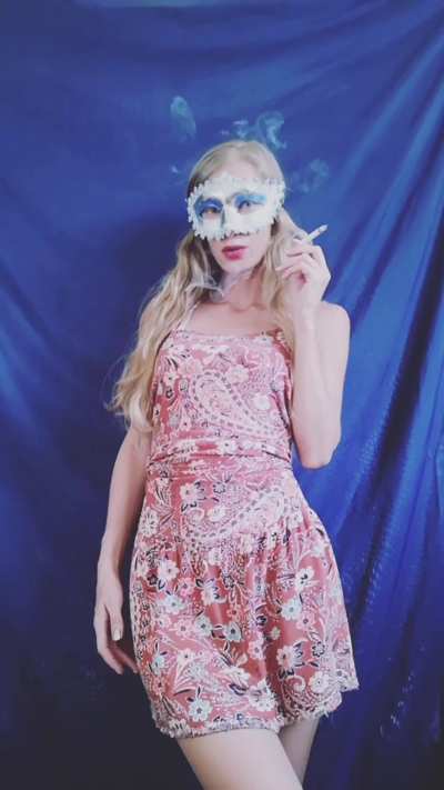 Cigarettes are a ladies best friend 🚬❤️