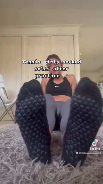 leila klein tennis player feet