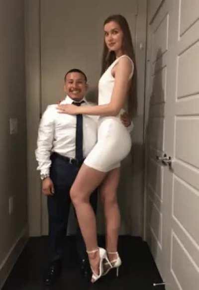 When r/AbsoluteUnits and Tinder collide....