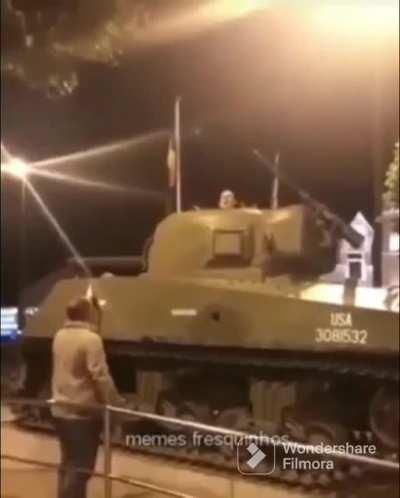 SAI DA PORRA DO TANQUE