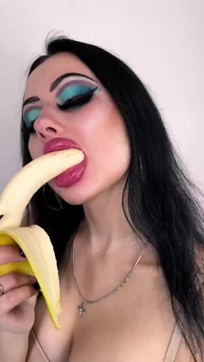 Sucking banana 🍌💋