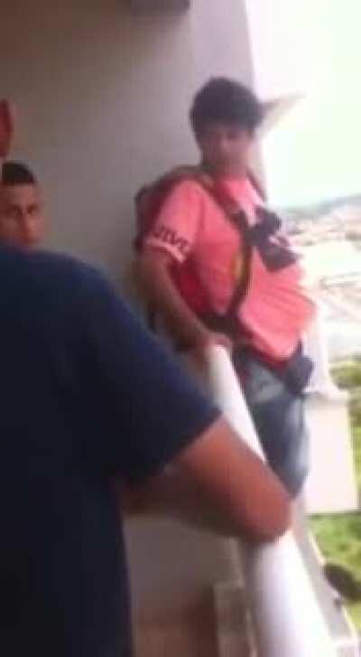 Veio pulou do predio com paraquedas usado do mercado livre