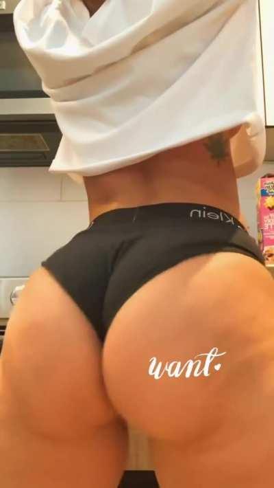 That Booty keeps growing!!! 🔥😱