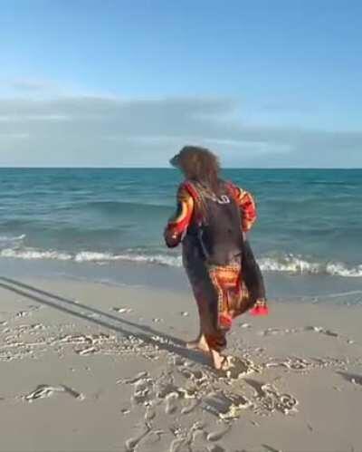 . @JLo : #Meditation and #affirmations 🏝🌊✨ #MondayMotivation #jenniferlopez #jlo