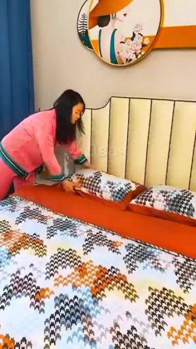 Что за хуйней она занимается